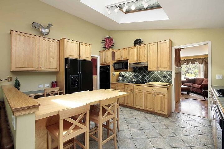 Kitchen With Oak Cabinets, What Is The Best Paint Color To Go With Oak Cabinets