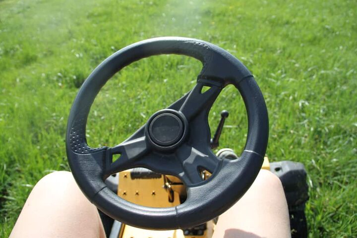 How to Start a Riding Lawn Mower With a Screwdriver 