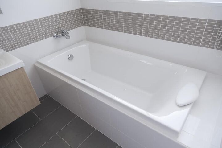 How To Fix A Slippery Tub 3 Ways Do, How To Remove Non Slip Surface From Bathtubs