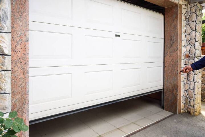 Garage Door Won T Close After Power, How To Open A Manual Garage Door That Is Stuck