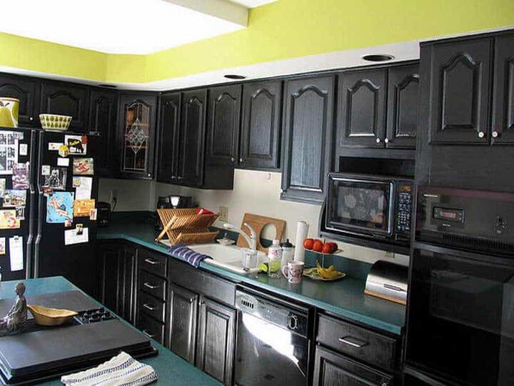 What Color Walls Go With Black Kitchen Cabinets Find Out Now Upgraded Home - What Color To Paint A Kitchen With Black Cabinets