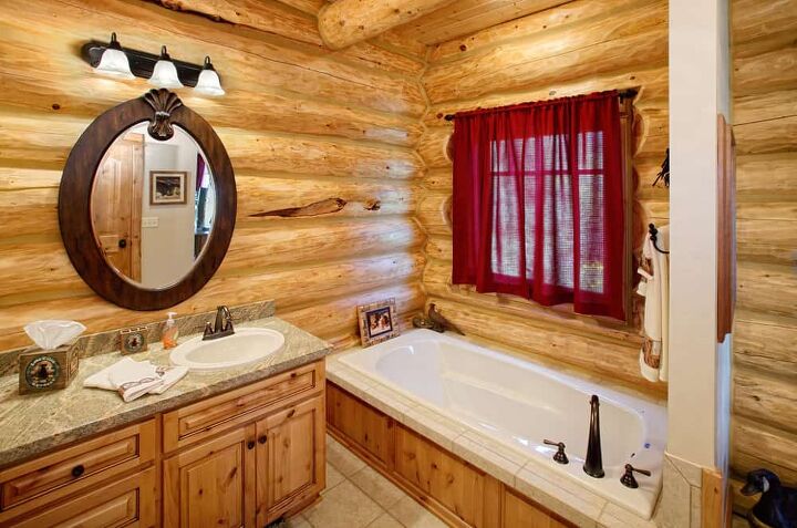 20 Cabin Bathroom Ideas You Ll Love, Log Cabin Bathroom Decorating Ideas