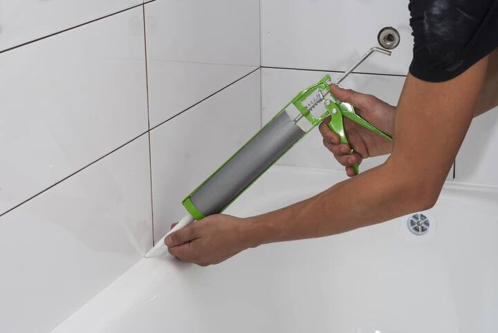 4 Alternatives To Caulking Around The, How To Remove Old Sealant Around Bathtub