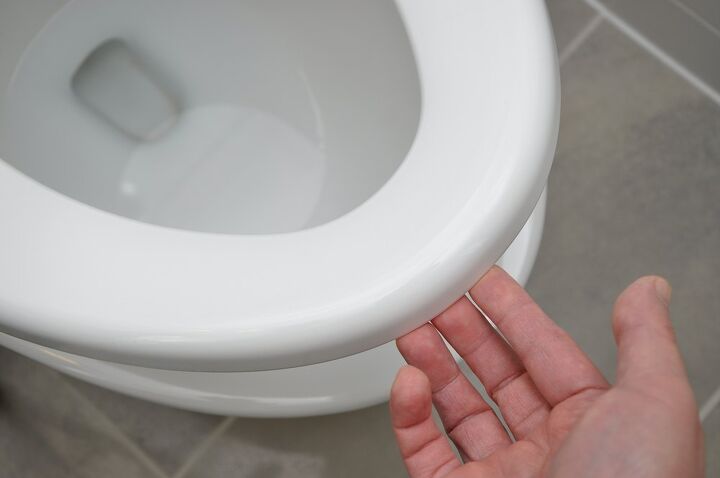 Wooden vs. Plastic Toilet Seats Which One Is Better
