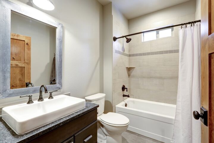 How Many Square Feet Is A Standard Tub Surround Find Out Now Upgraded Home - How Many Square Feet Is A Standard Bathroom
